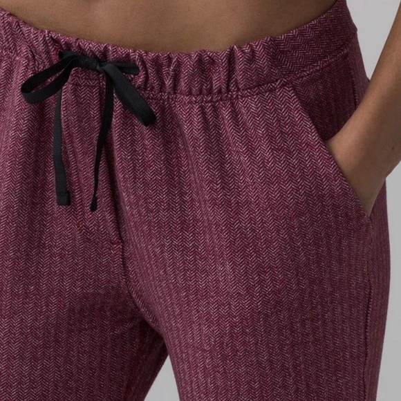💫Lululemon Slim Jet Crop Pants Heathered Herringbone Berry Rumble Bordeaux Drama - Picture 3 of 7